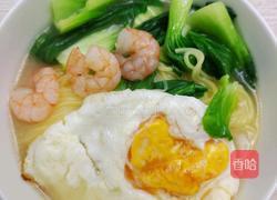 虾仁鸡蛋青菜面的做法图解5