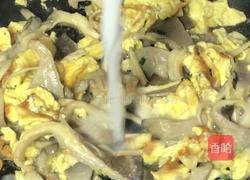 平菇炒鸡蛋的做法图解8