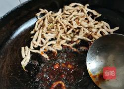 白菜帮蒜黄炒肉丝的做法图解11