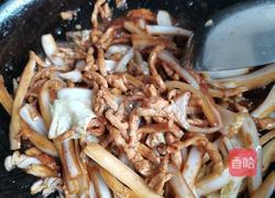 白菜帮蒜黄炒肉丝的做法图解14