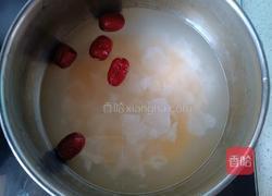 银耳红枣小米粥的做法图解5