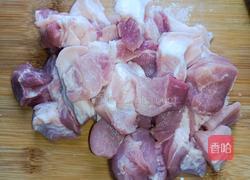 鹿茸菇烧腩肉的做法图解1