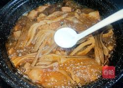 鹿茸菇烧腩肉的做法图解12