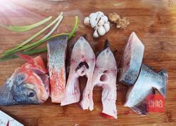 煎焖红鲳鱼的做法图解2