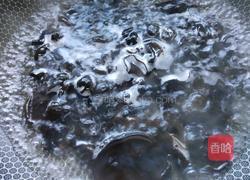 猪皮炒木耳的做法图解2
