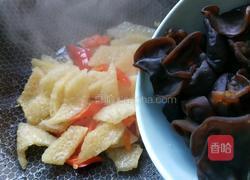 猪皮炒木耳的做法图解7