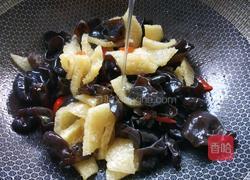 猪皮炒木耳的做法图解8