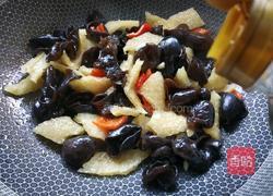 猪皮炒木耳的做法图解10