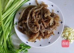 芹菜牛百叶的做法图解1