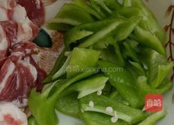 尖椒炒肉的做法图解2