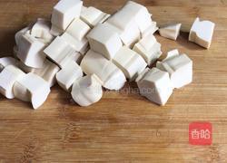 茼蒿烧豆腐的做法图解1