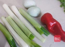 大葱炒鸡蛋的做法图解1