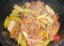 鸭杂炒芹菜的做法图解10