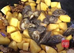 腊肠烧土豆的做法图解8