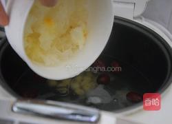 奶香银耳羹的做法图解5
