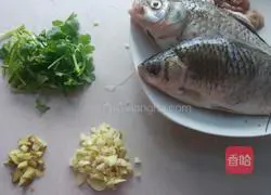 How to make braised crucian carp 1