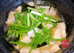 Illustration of how to make kelp stewed tofu 11