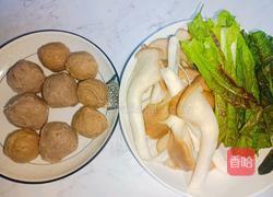 牛肉丸平菇米粉的做法图解1