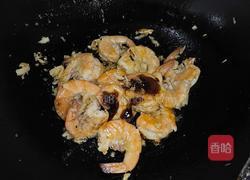 好吃到舔盘的蒜香爆虾的做法图解7