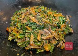 辣椒炒酥鱼的做法图解11