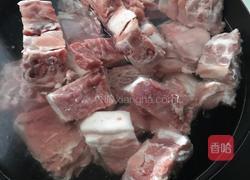 酸菜炖脊骨冻豆腐的做法图解1