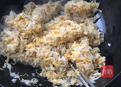 酸菜炖脊骨冻豆腐的做法图解2