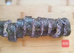 Illustration of how to make multigrain rice sushi rolls 11