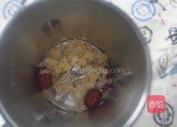 红枣银耳桃胶桂圆羹的做法图解2