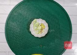 西葫芦炒鸡蛋的做法图解1