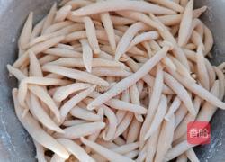 炒面鱼的做法图解2