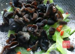 莴笋炒木耳的做法图解8