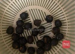 银耳桂圆红枣羹的做法图解2