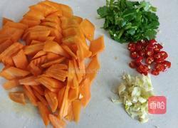 香辣胡萝卜的做法图解2