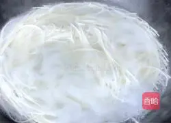 Illustration of how to make fungus soup noodles 4