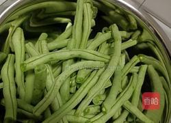 猪肉土豆炖豆角的做法图解1