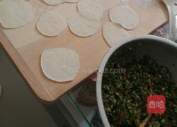 韭菜肉虾仁水饺的做法图解5