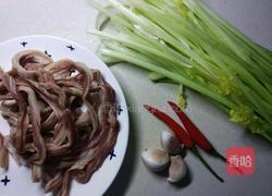 芹菜肚条的做法图解1