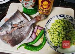 海鲈鱼烧毛豆子的做法图解1