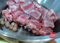 黄豆苦瓜排骨汤的做法图解2