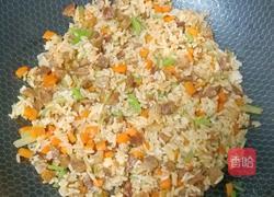 腊肠芹菜胡萝卜炒饭的做法图解7