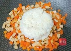 胡萝卜肉丸蛋炒饭的做法图解7