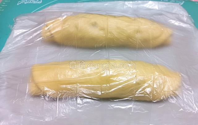 盖保鲜膜醒发30-60分钟。