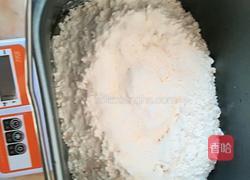 香肠肉松面包的做法图解2