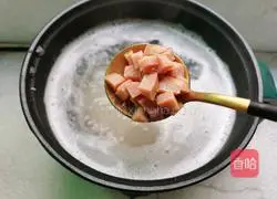 Illustration of how to make preserved egg and lean meat porridge 5