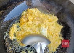 蒜苗炒鸡蛋的做法图解4