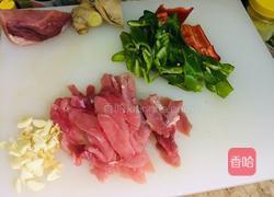 青蒜木耳炒肉片的做法图解2