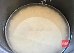 香肠焖饭的做法图解2