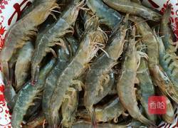 杭椒炒虾的做法图解1