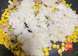 玉米烤肠炒饭的做法图解5