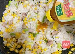 玉米烤肠炒饭的做法图解7